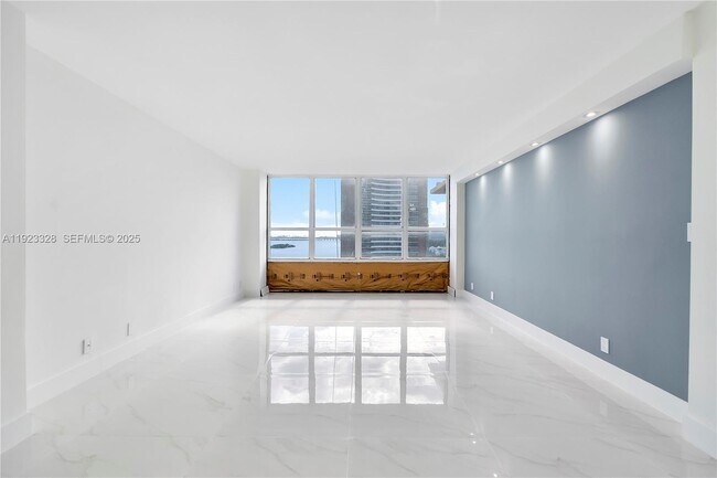 Building Photo - 780 NE 69th St