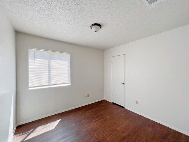 Building Photo - 1749 Cricket Hollow Dr