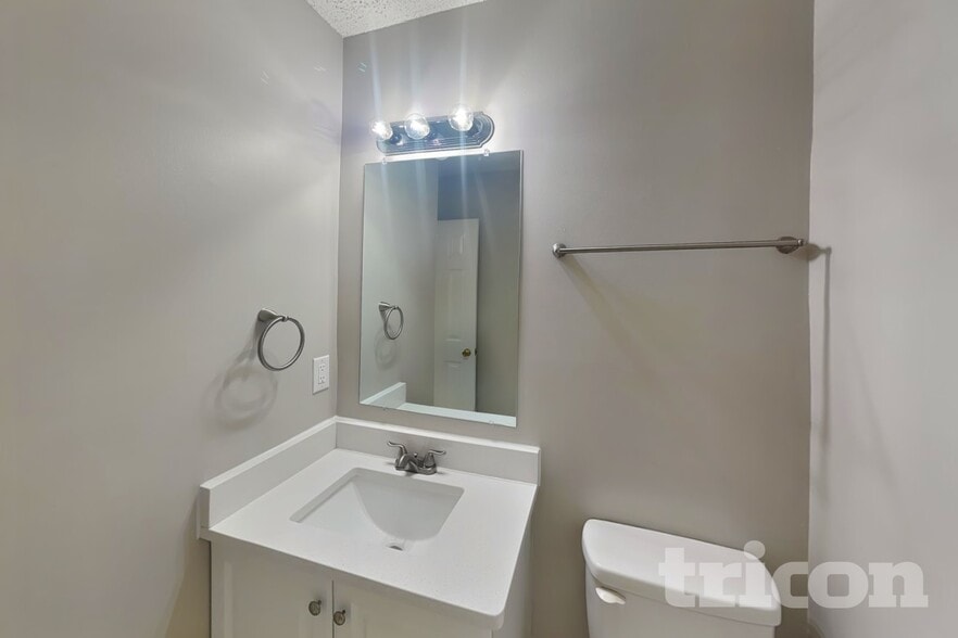 Building Photo - 7400 Palmetto Ct