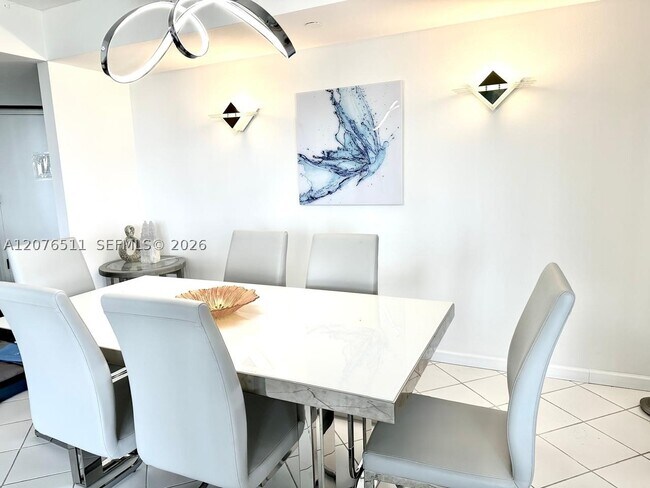 Building Photo - 20185 E Country Club Dr