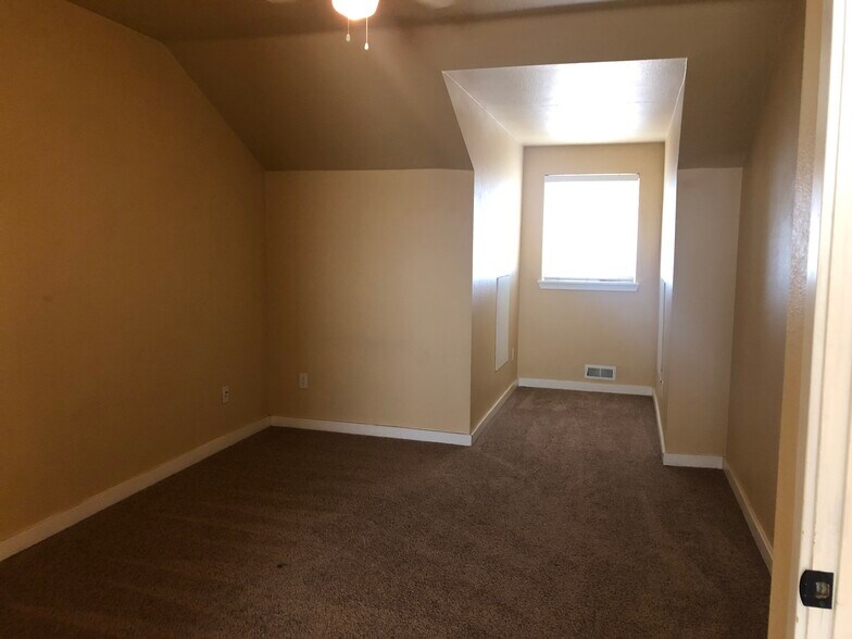 Building Photo - 2115 Westwood Dr