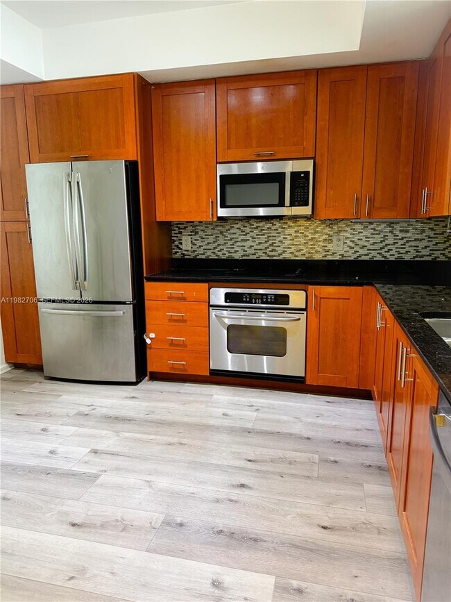 Building Photo - 3340 NE 190th St