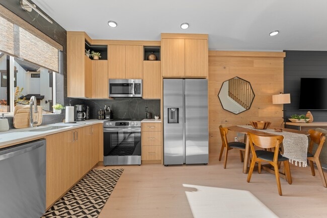 Building Photo - 5175 SE 28th Ave