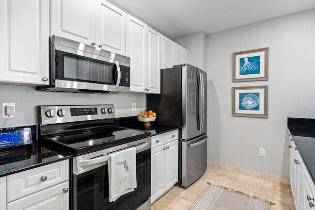 Building Photo - 255 Evernia St