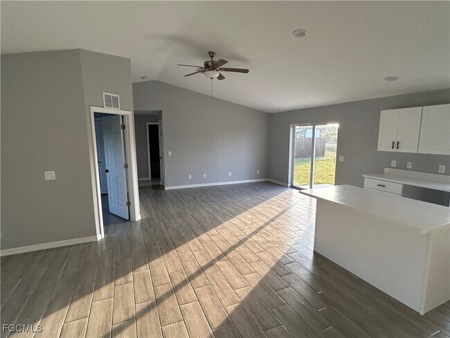 Building Photo - 776 Cashmere Ave