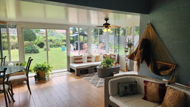 Building Photo - 562 SE Majestic Terrace