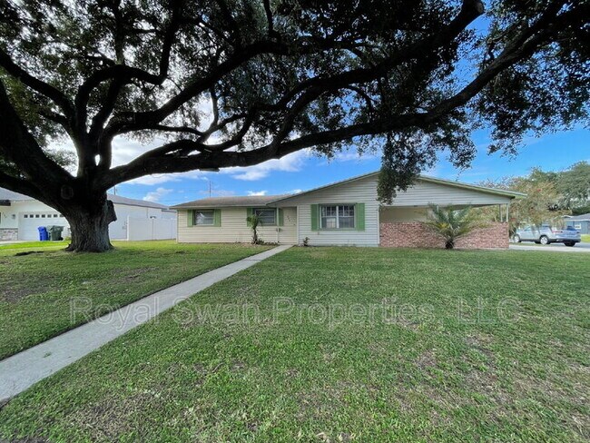 Building Photo - 303 Thornwood Way