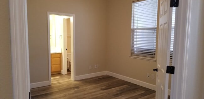 Building Photo - Beautiful spacious 4 Bedroom, 3 Bath home ...