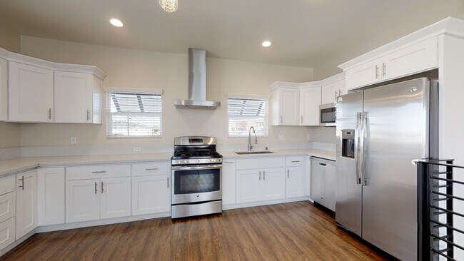 Building Photo - 1203 W Gardena Blvd