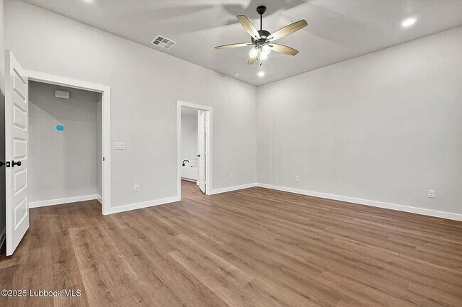 Building Photo - 10704 Beaufort Ave