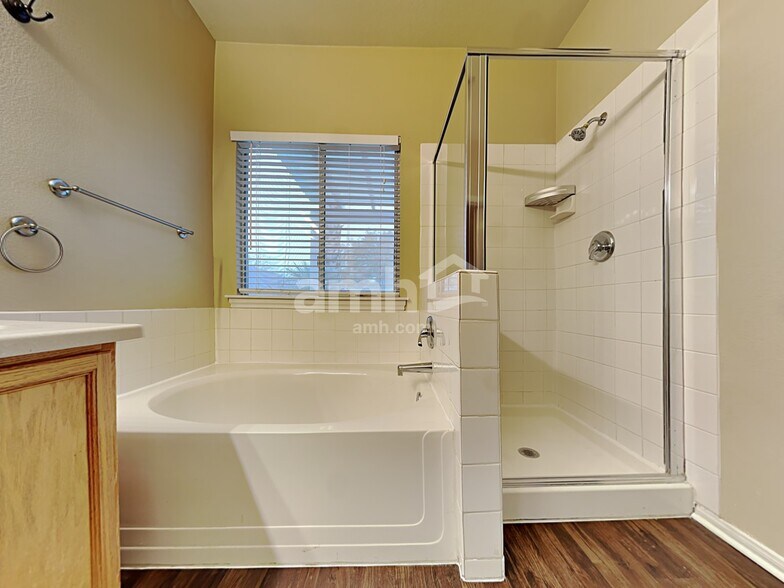 Building Photo - 1852 E Pyle Ave