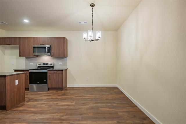 Building Photo - 721 Blackland dr