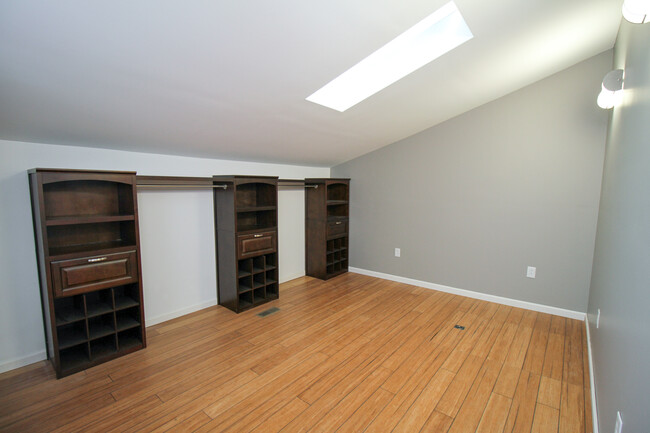 Building Photo - 1231 Hull St