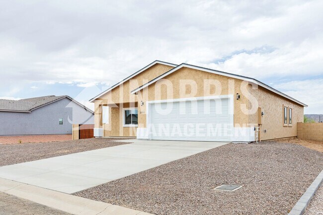 Building Photo - Beautiful Brand New Home with Block Wall