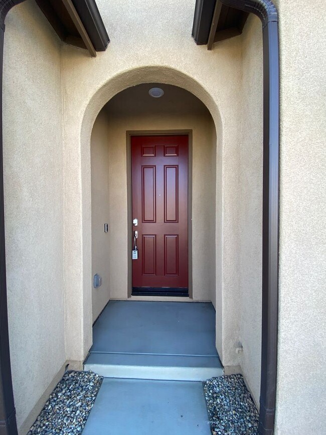 Building Photo - Beautiful Home with Solar