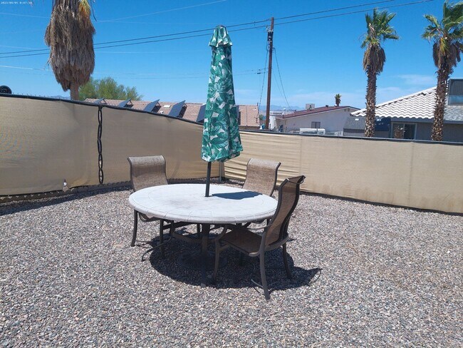 Building Photo - Fully furnished short term rental less then 6 months great for winter rental