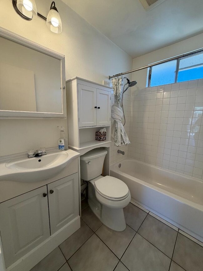 Building Photo - 8209 Jema Way