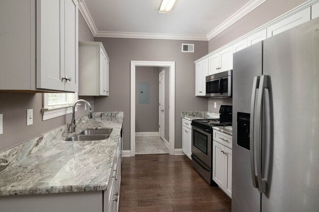 Building Photo - 530 Fifer Cir