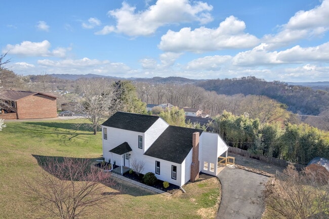 Building Photo - 916 Starling Dr