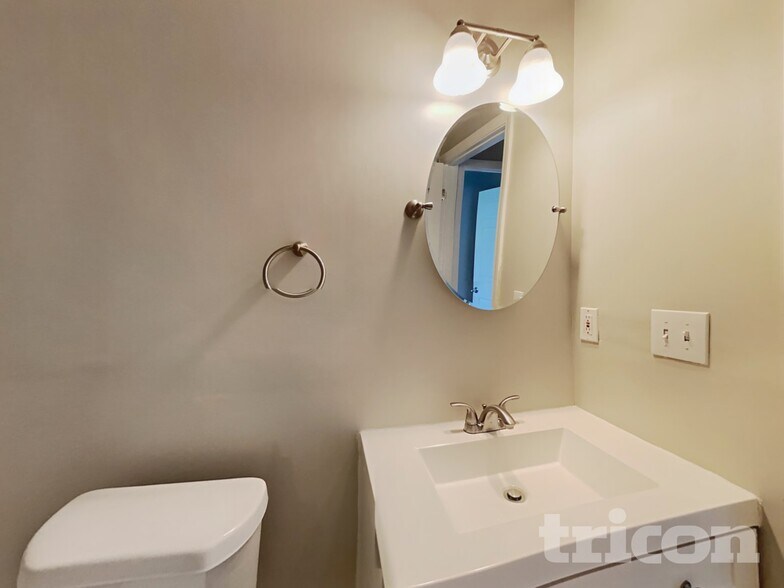 Building Photo - 602 Chartwell Ct