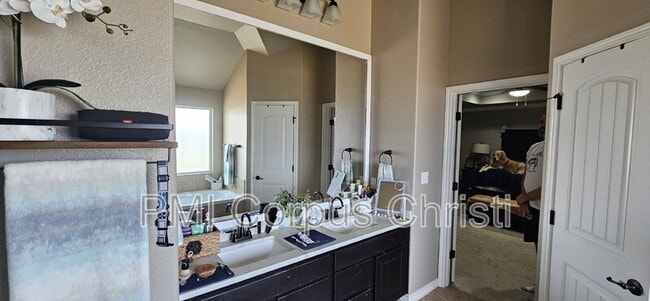 Building Photo - 7813 Cattlemen Dr