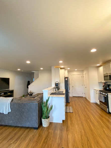 Building Photo - 1589 NW 5th Ave