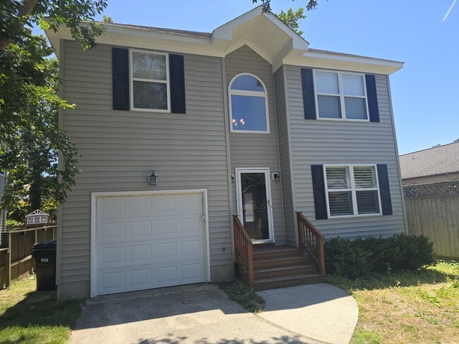 Building Photo - 908 Terrace Ave