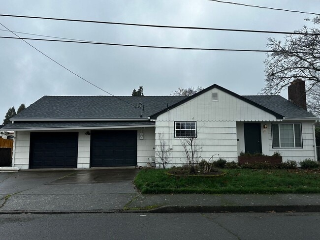 Building Photo - Charming 3 Bedroom Home Lebanon Home with ...