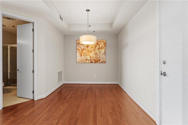 Building Photo - 711 Cosmopolitan Dr NE