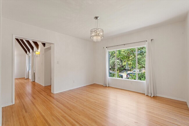 Building Photo - 4 Bed • 3 Bath • 2,135 Sq Ft (Main House) ...