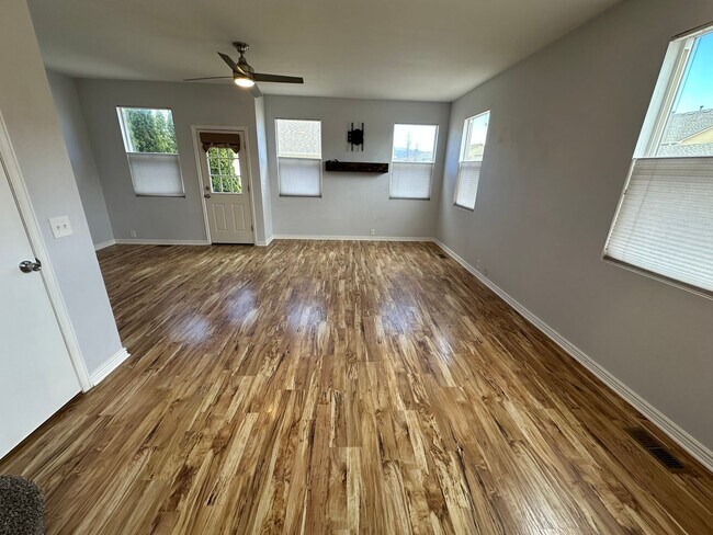 Building Photo - 3 Bed 3 bath house in Spring Creek!