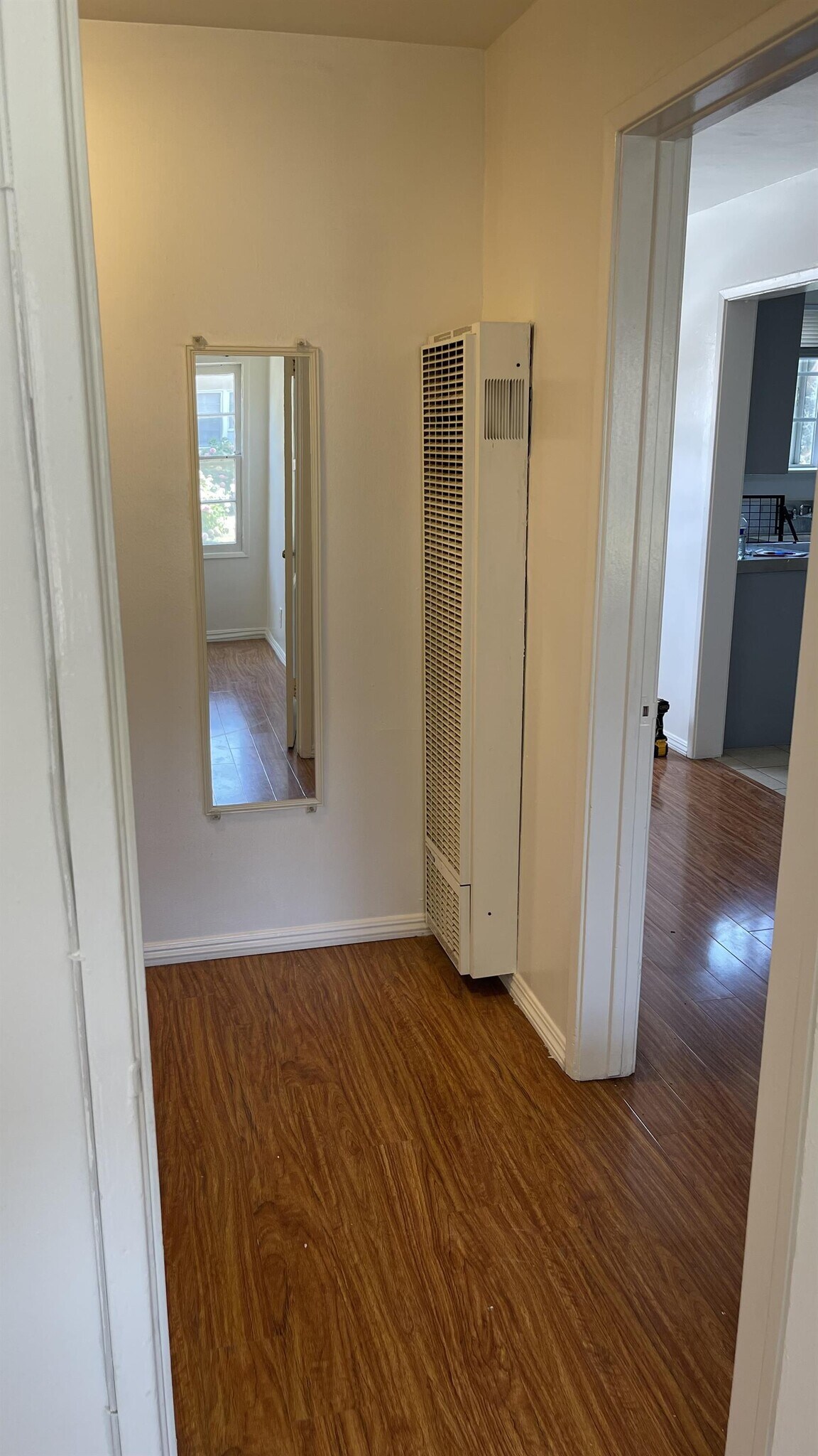 Building Photo - 2477 Silver Lake Blvd