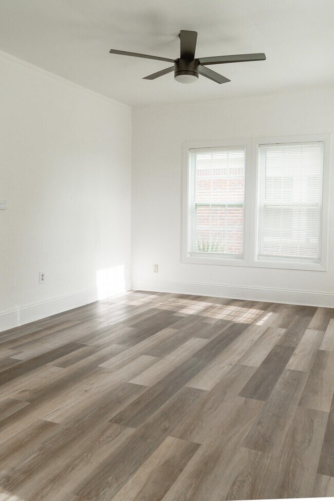 Building Photo - 511 N Monroe St