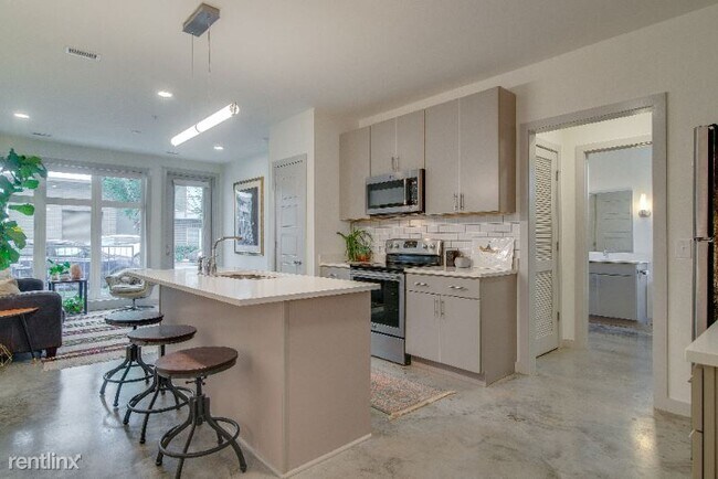 Building Photo - 1 br, 1 bath Condo - 703A Cleo Miller Drive