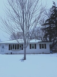 Building Photo - One level living *4Bed*2Bath Single Family Home. Available May 1!