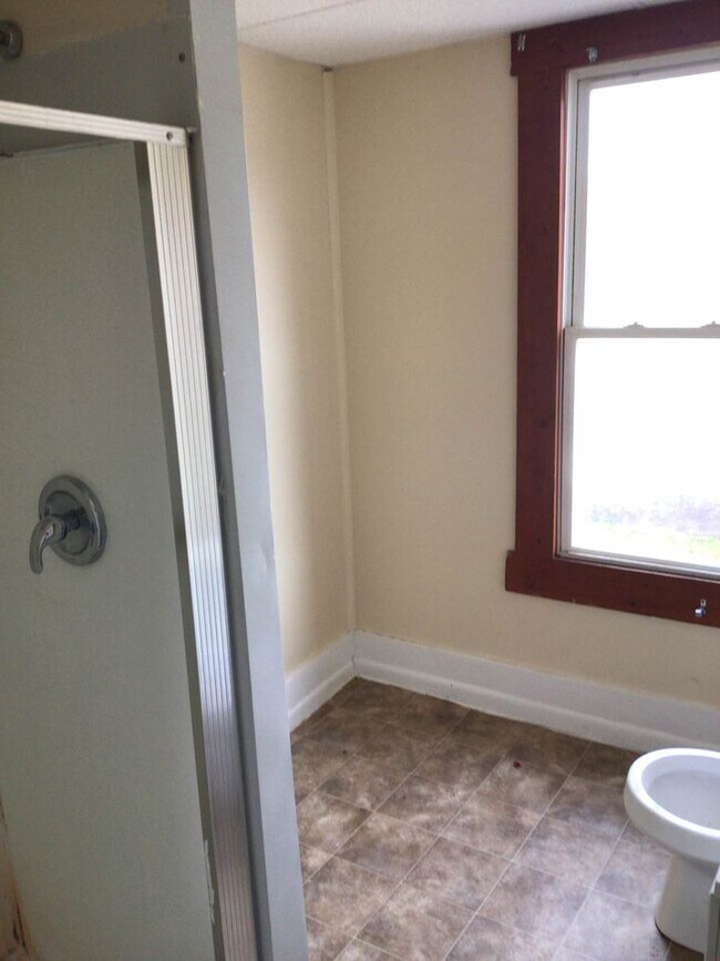 Building Photo - 709 20th St