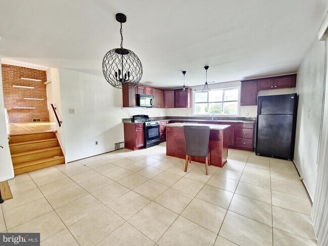 Building Photo - 8 Gruenther Ct