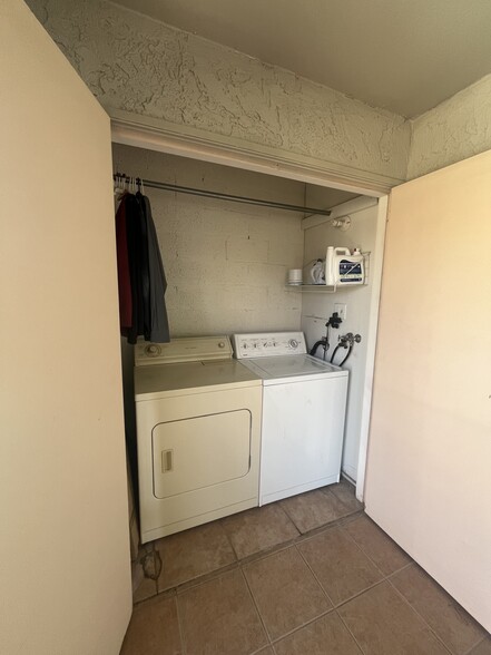 Washer/Dryer - 1650 N 87th Ter