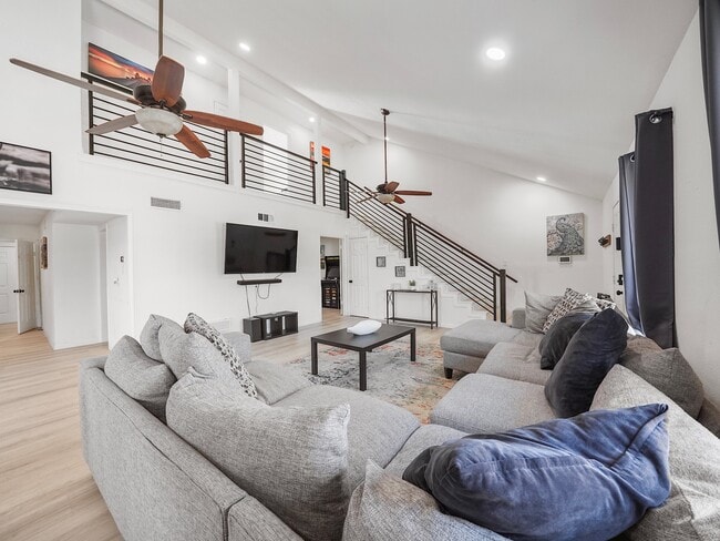 Building Photo - 8007 Beluche Dr
