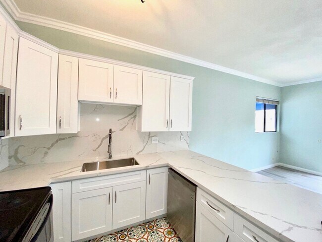 Building Photo - FOR RENT 2BR/2BA 900 SF Charming Renovated Condo In UTC