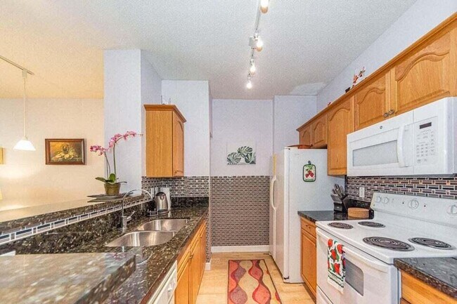 Building Photo - 630 S Sapodilla Ave