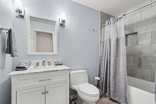 Building Photo - 4023 N Bayou Ln