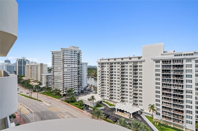 Building Photo - 5757 Collins Ave