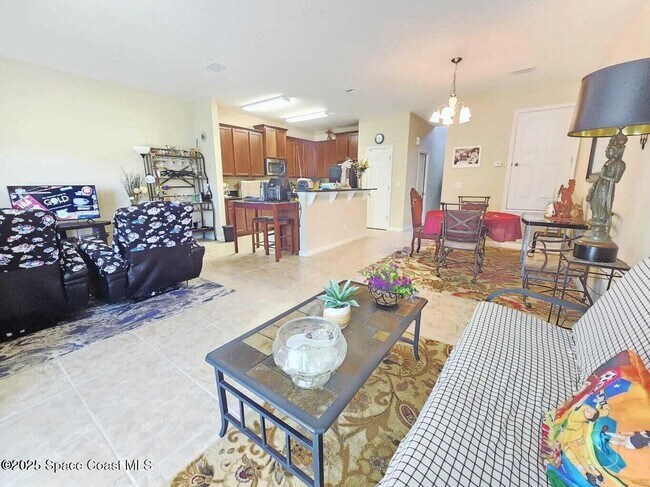 Building Photo - 2735 Revolution St