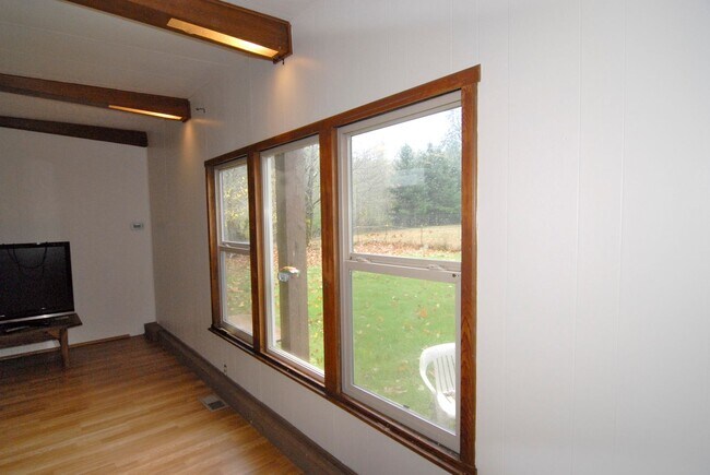Building Photo - Riverfront property in Coast Range