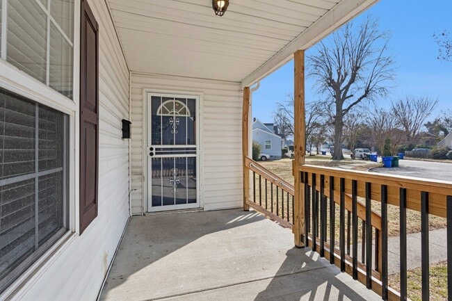 Building Photo - Christopher Shores