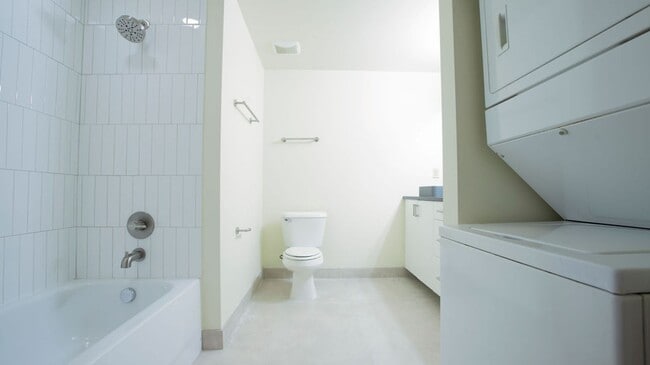 Building Photo - Garden View 1 Bedroom Loft Ready for move in