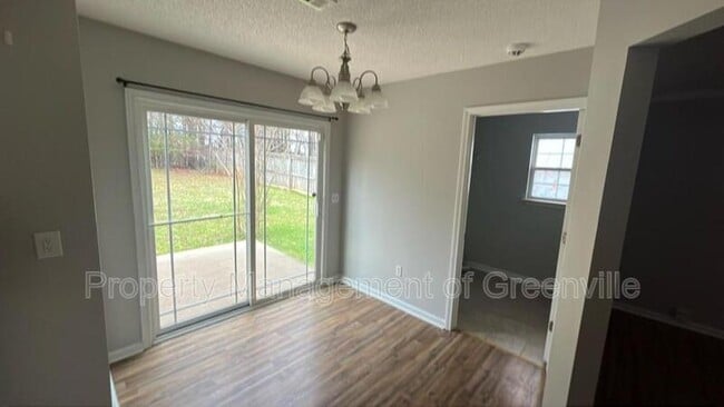 Building Photo - 243 W Pheasant Hill Dr
