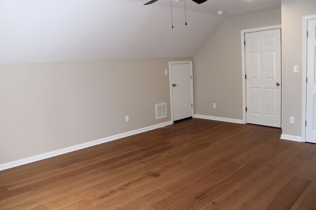 Building Photo - Germantown/ Gorgeous 5 Bedroom Home Newly Renovated