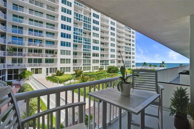 Primary Photo - 5401 Collins Ave